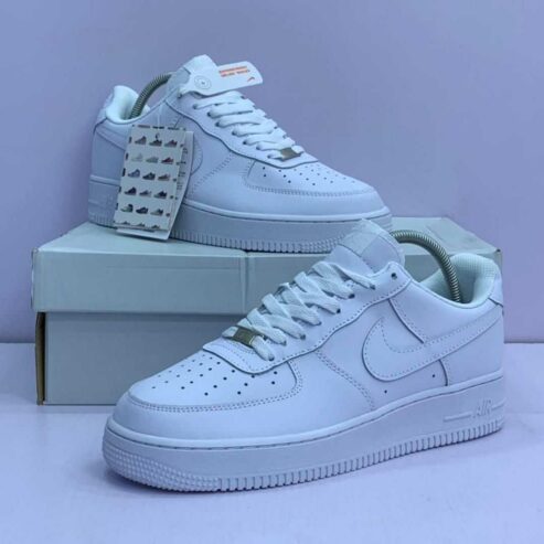 NIKE AIR FORCE 1 TRIPLE WHITE