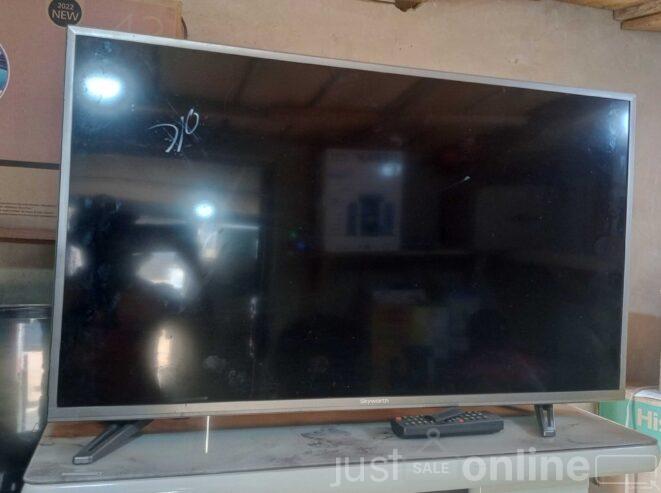 40 inch Skyworth Smart TV for sell at ikorodu