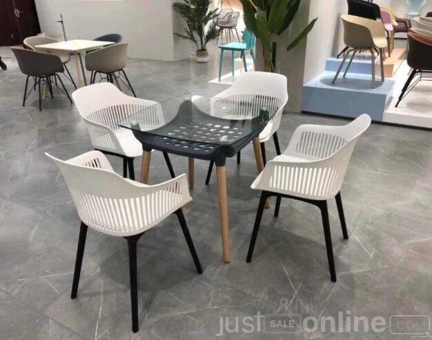 Eatry table with chairs available for sale in Ojo