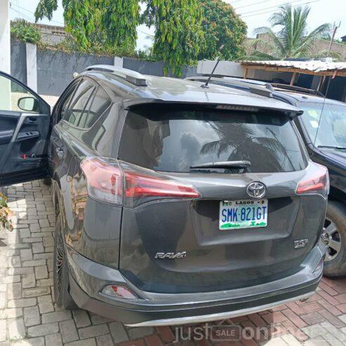 Nigerian Used Toyota RAV4 2014 model for sale