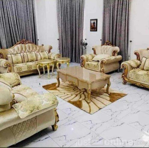 Complete royal 7 seater sofa for sale in Ikorodu