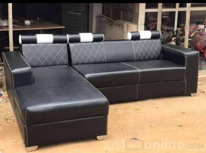 Quality complete sofa for sale in Ikorodu