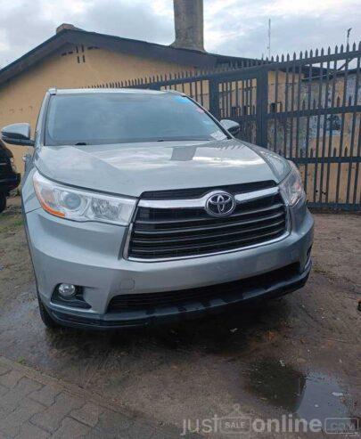 Toyota Highlander for sale in Surulere