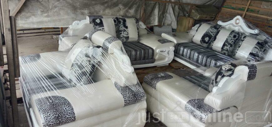 Royal chair for sale at Ikorodu