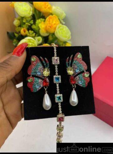 Earring and bracelet set for sale at tradeFair