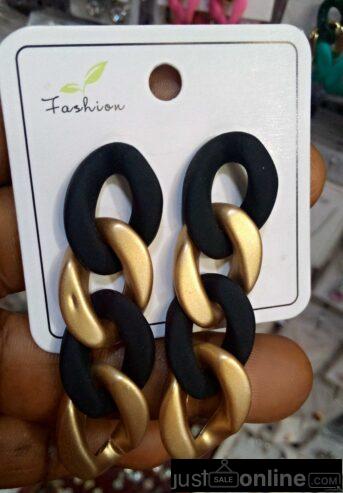 Stuck earring for sale at trade Fair market