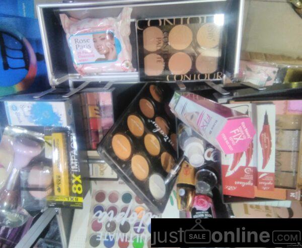 Makeup box and makeup kits.