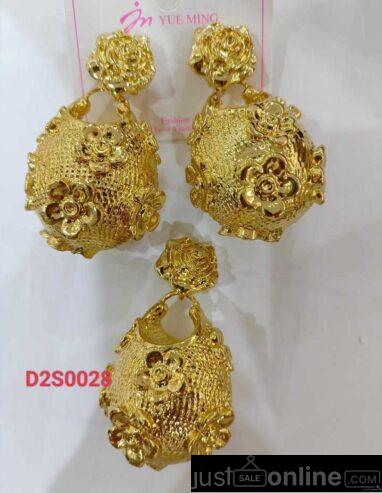 Good and quality earring and pendant -Tradefair