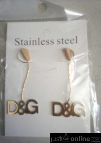 Different design of only earring steel