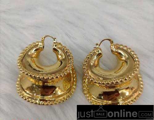 Earring and pendant set for sale at trade fair market