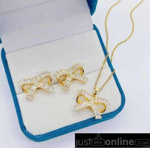 Jewelers set earrings and pendants for sell at Trader f