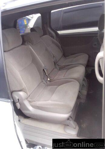 Toyota sienna 2005 model for sale at begger mile 2