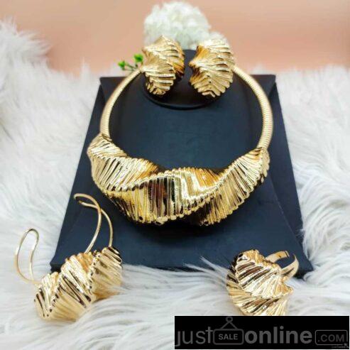 Luxury costume jewelry set for sale at tradefair market