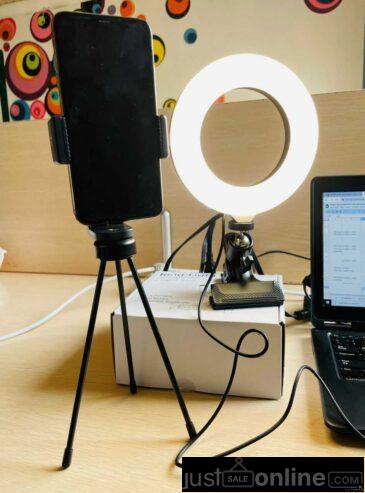 Table ring light for snapping of pictures