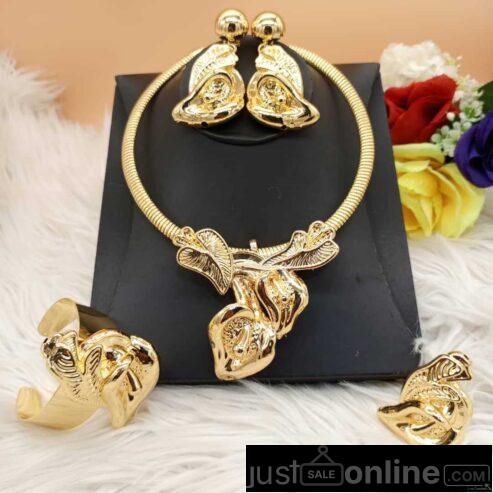 Luxury costume jewelry set for sale at tradefair market