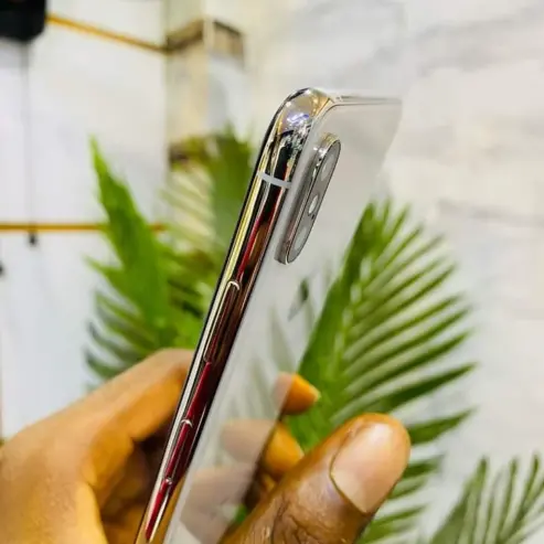 Clean Apple iphone xs max 256gb for sale in Lagos