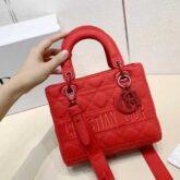 Ladies wholesale handbags available for good quality