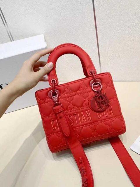 Ladies wholesale handbags available for good quality