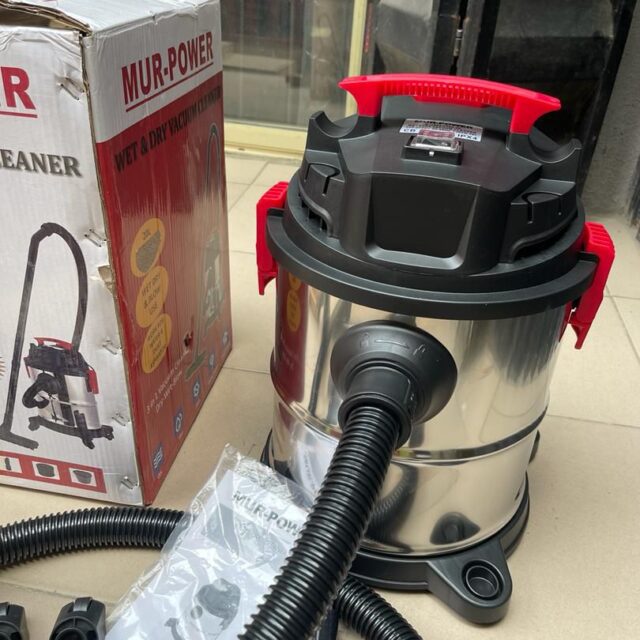 Wet and dry vacuum cleaner with blower 20L