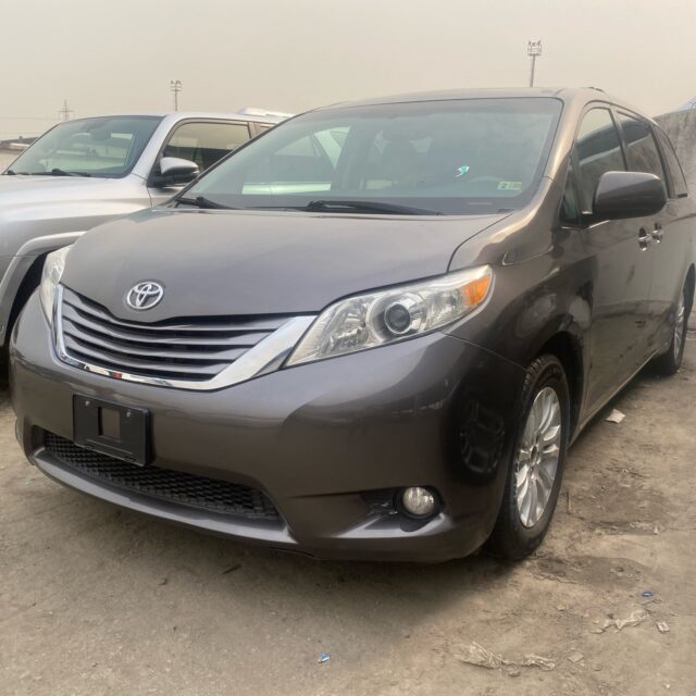 Foreign Used 2013 Toyota Sienna – Apapa