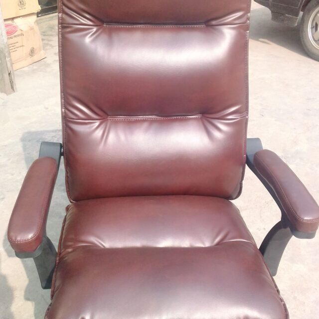 Swiveing office chair for sale at ojo alaba