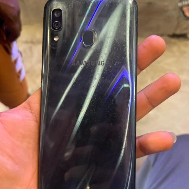 Samsung Galaxy A30