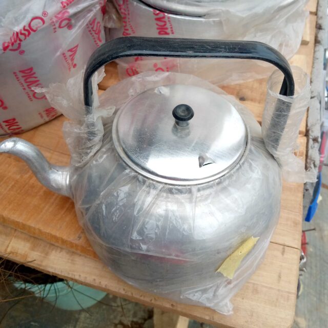 Quality put and kettle is available for sale at ikorodu Lagos Nig