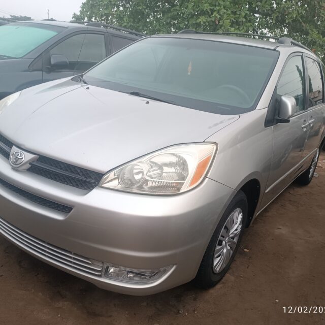 2005 Toyota Sienna LE