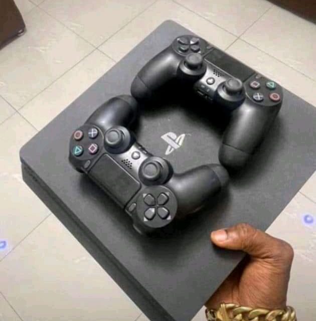 Playstation 4 and 5 Pro In Ojo