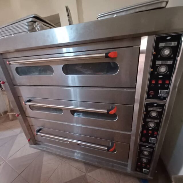 3 Deck 9 Tray Gas Oven In Ojo