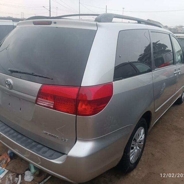 2005 Toyota Sienna LE