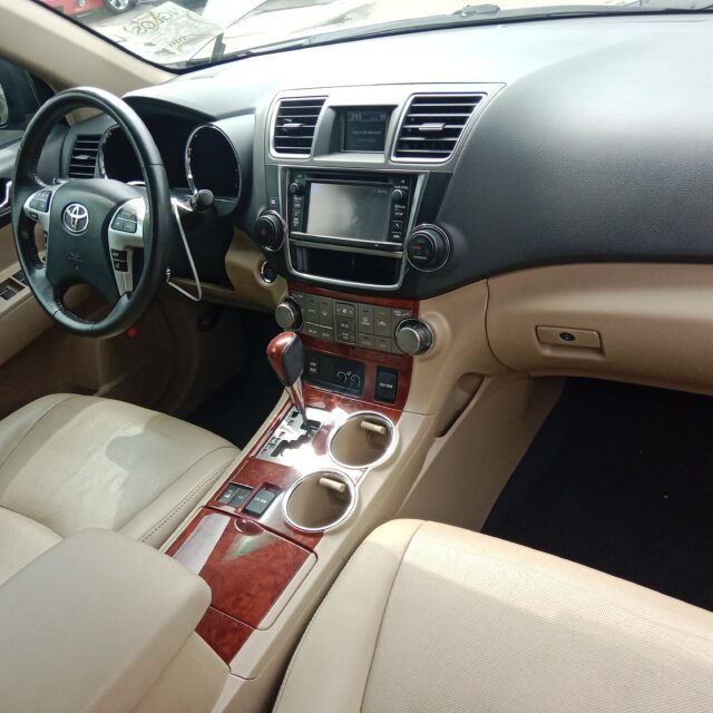 TOYOTA HIGHLANDER 2013 MODEL