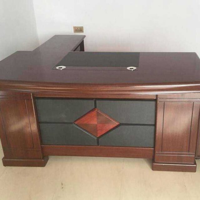 Executive office table in Shomolu Lagos