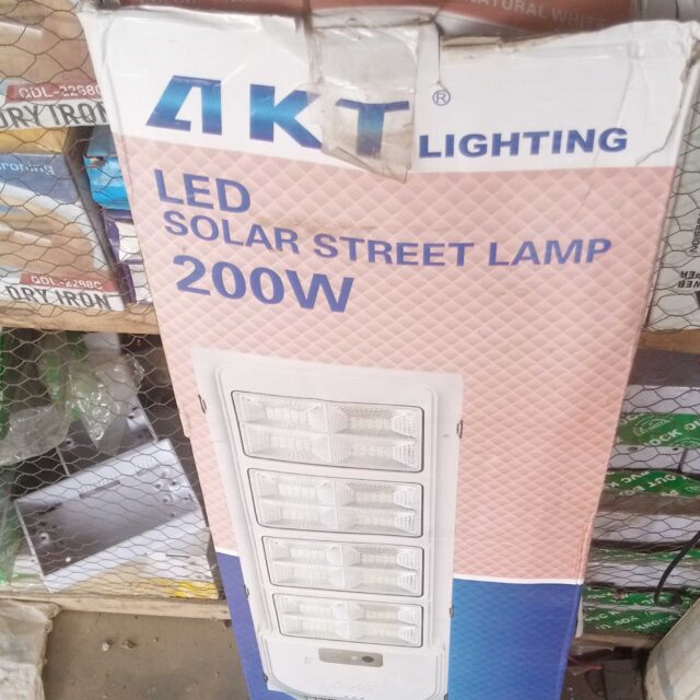 Led Soler street lamp 200w is available for sale at affordable pr