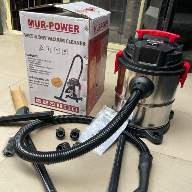 Wet and dry vacuum cleaner with blower 20L