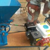 Local grinding mill with Gx200 for sale at ojo