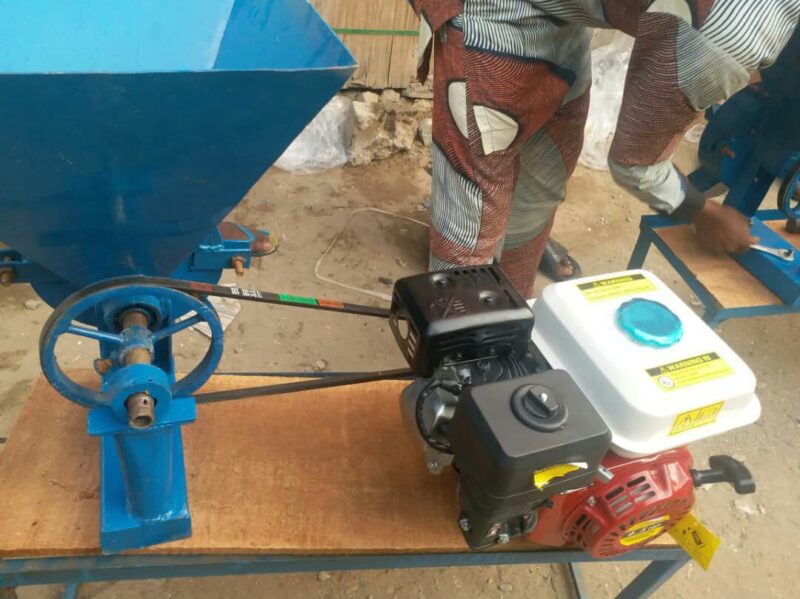 Local grinding mill with Gx200 for sale at ojo