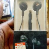 All kinds of earphones is available at affordable prices at igbog