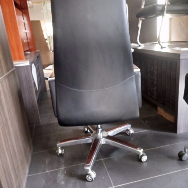 Senior Executive Office Chair – Ojo Lagos