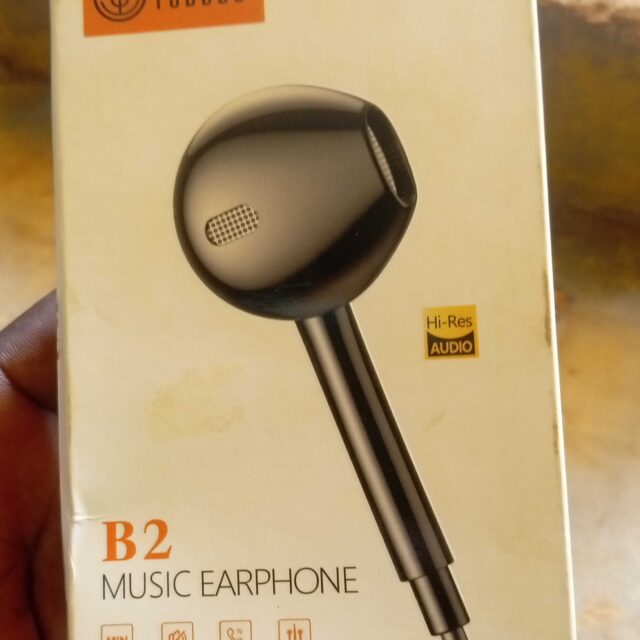 All kinds of earphones is available at affordable prices at igbog