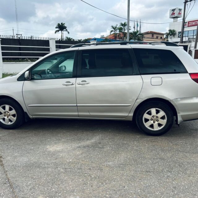 Registered. 2005 Sienna XLE. First body