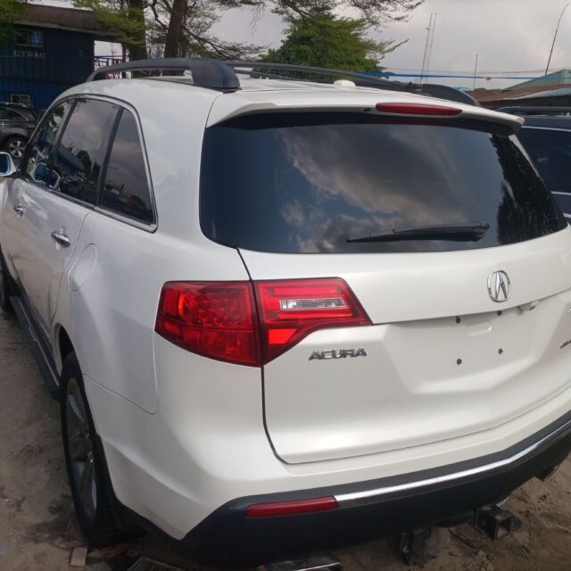 Acura 2010 model white