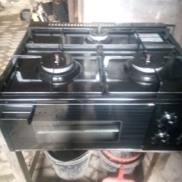 3 bunner gas cooker with oven and grill