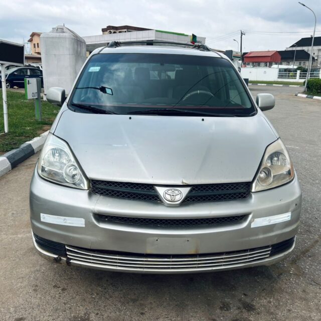 Registered. 2005 Sienna XLE. First body