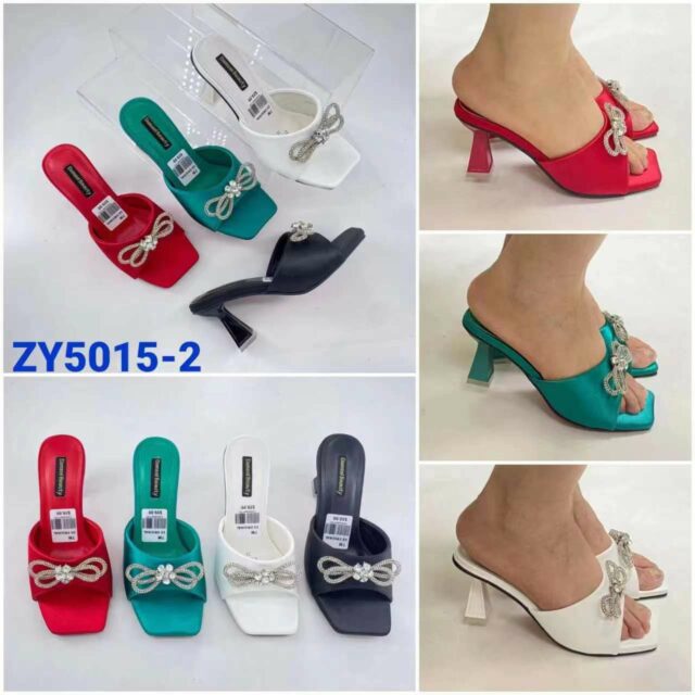 Ladies footwears for sale at article market