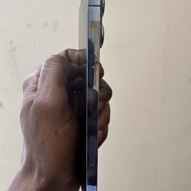 USA used iPhone 13 Pro Max 128GB for sell in ikeja