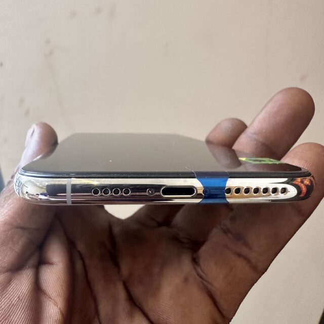 USA used iPhone Xs Max 256GB for sell in ikeja