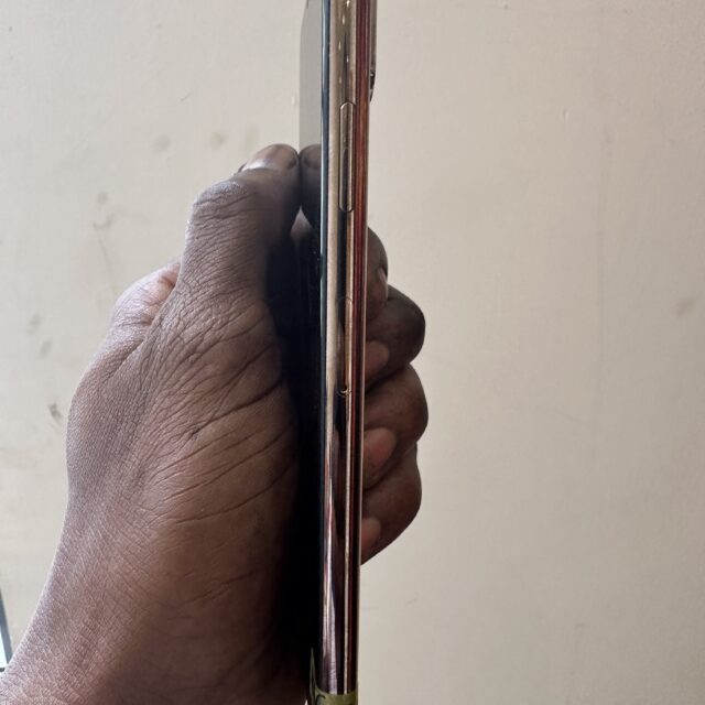 USA used iPhone Xs Max 64GB for sell in ikeja