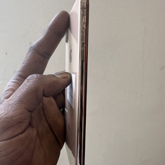 USA used iPhone Xs Max 64GB for sell in ikeja