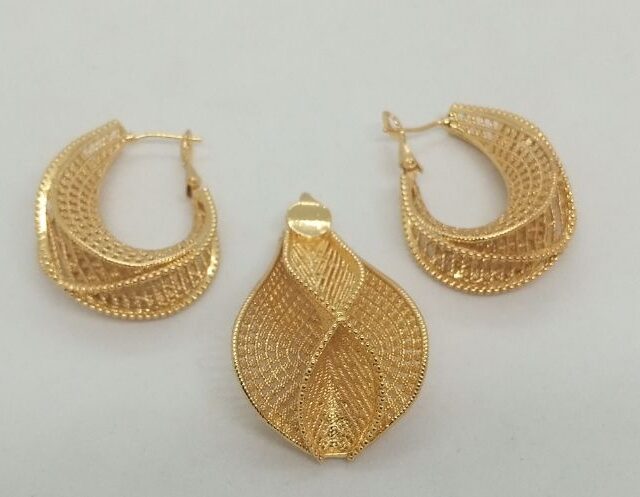 Earring set for sale at trade Fair